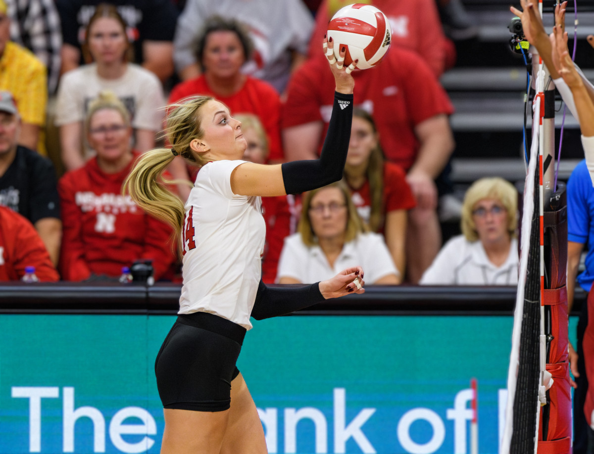 10_Ally Batenhorst_VB vs Wisconsin 1021